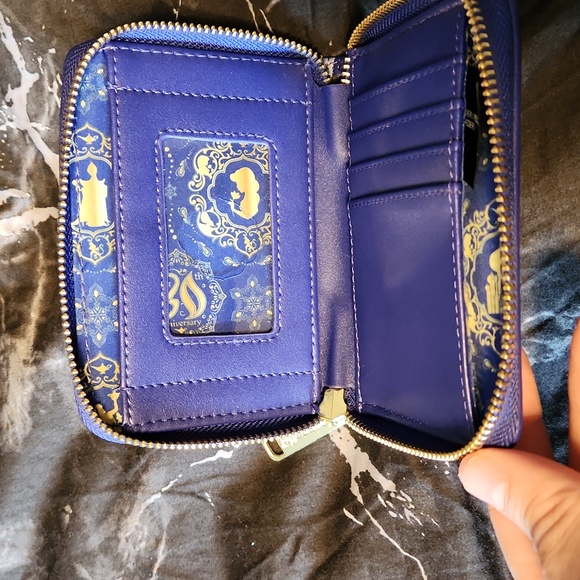 ALADDIN 30 TH ANNIVERSARY WALLET - Picture 3 of 3